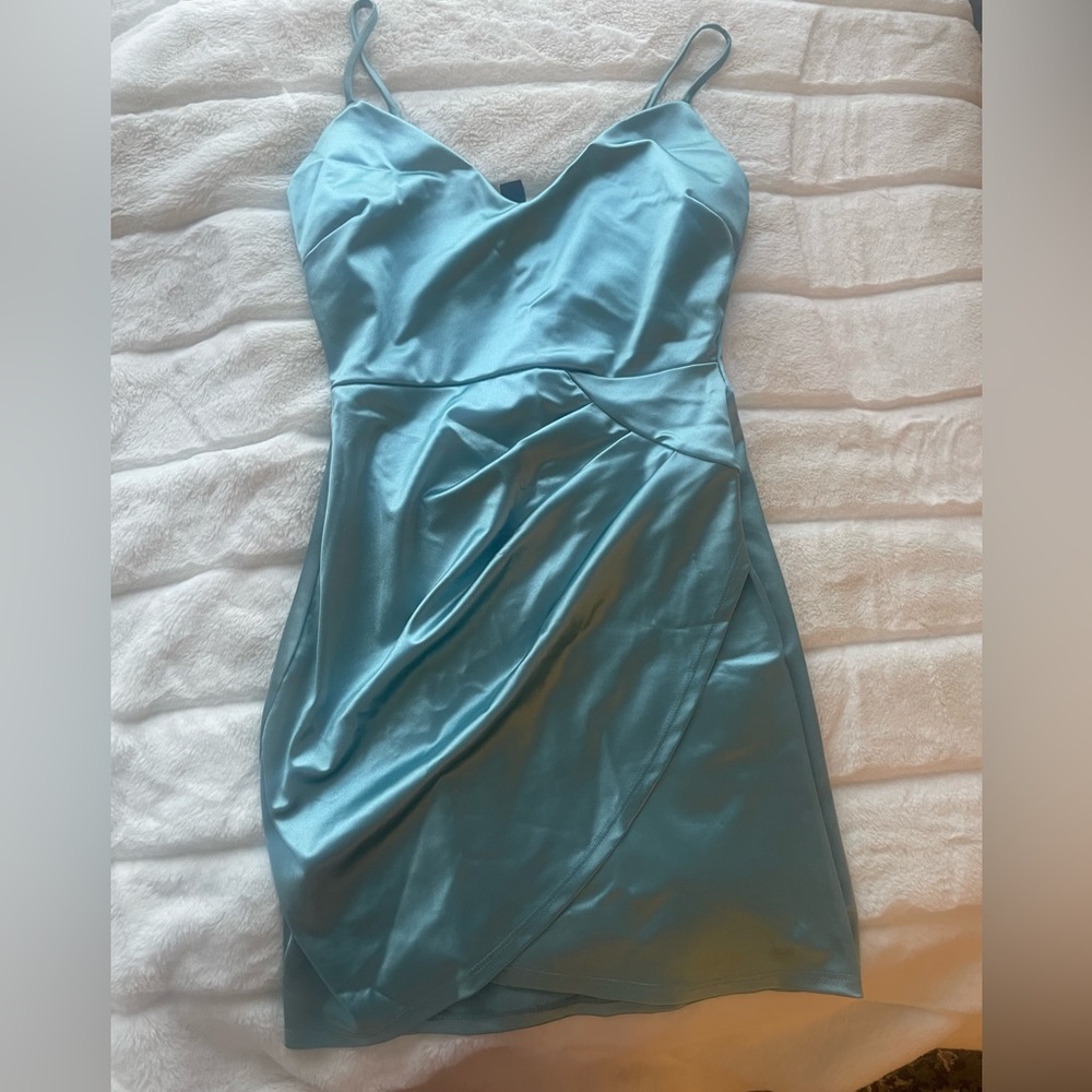 ❤️‍🔥BLUE WINDSOR MINI DRESS - Picture 2 of 5